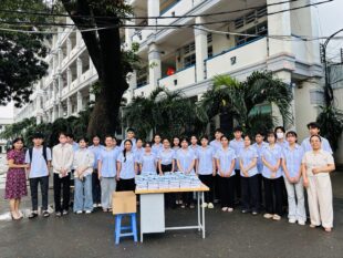 TRAO TẬP CHO CÁC BẠN HỌC SINH THUỘC DIỆN CHÍNH SÁCH